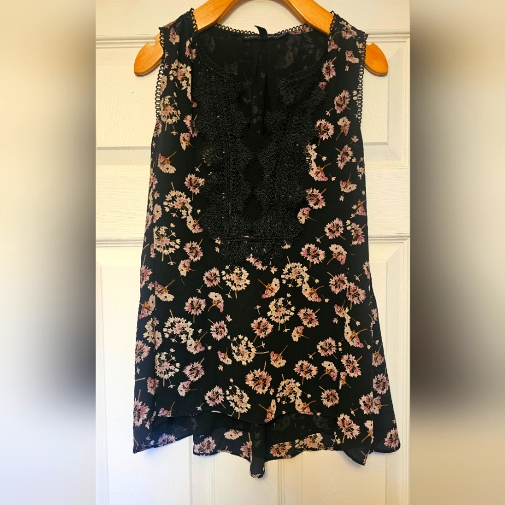 White House Black Market Pink and White Floral Sleeveless Blouse, Size S